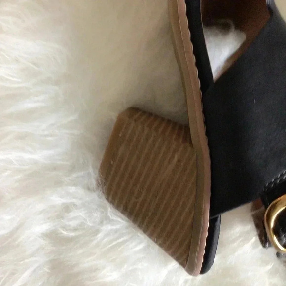 Euro soft Sandal Size 9 Medium Block Heels - Picture 3 of 6